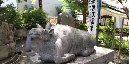 安居神社の像