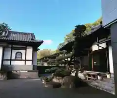 信行寺の本殿