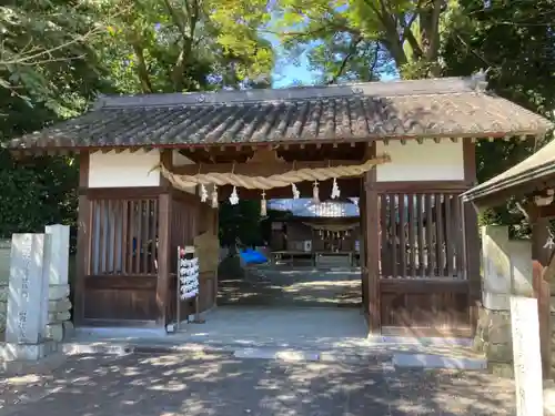 綾延神社の山門・神門