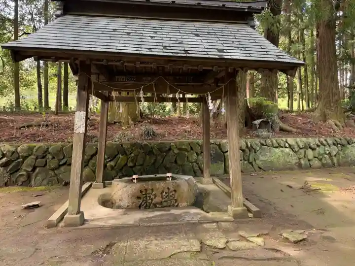 都々古別神社(八槻)の{uncategorized: "未分類", other: "その他", undefined: "問題あり", building: "その他建物", grave: "お墓", sacred_gate: "鳥居", guardian: "狛犬", statue: "像", buddha: "仏像", history: "歴史", nature: "自然", garden: "庭園", animal: "動物", pagoda: "塔", temizu: "手水舎", mountain_gate: "山門・神門", sanctuary: "本殿・本堂", subordinate: "末社・摂社", art: "芸術", scenery: "景色", jizo: "地蔵", ema: "絵馬", goshuin: "御朱印", omikuji: "おみくじ", items: "授与品その他", amulet: "お守り", goshuincho: "御朱印帳", eats: "食事", festival: "お祭り", votive_dance: "神楽", shichigosan: "七五三参", wedding: "結婚式", experience: "体験その他", initially: "初詣", around: "周辺", anti_infection: "感染症対策"}