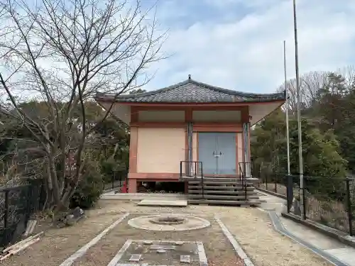 神童寺の{uncategorized: "未分類", other: "その他", undefined: "問題あり", building: "その他建物", grave: "お墓", sacred_gate: "鳥居", guardian: "狛犬", statue: "像", buddha: "仏像", history: "歴史", nature: "自然", garden: "庭園", animal: "動物", pagoda: "塔", temizu: "手水舎", mountain_gate: "山門・神門", sanctuary: "本殿・本堂", subordinate: "末社・摂社", art: "芸術", scenery: "景色", jizo: "地蔵", ema: "絵馬", goshuin: "御朱印", omikuji: "おみくじ", items: "授与品その他", amulet: "お守り", goshuincho: "御朱印帳", eats: "食事", festival: "お祭り", votive_dance: "神楽", shichigosan: "七五三参", wedding: "結婚式", experience: "体験その他", initially: "初詣", around: "周辺", anti_infection: "感染症対策"}