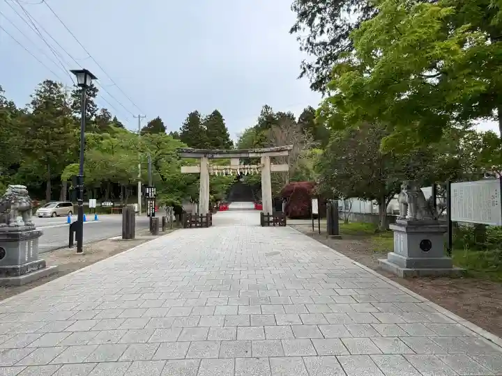 仙台東照宮の{uncategorized: "未分類", other: "その他", undefined: "問題あり", building: "その他建物", grave: "お墓", sacred_gate: "鳥居", guardian: "狛犬", statue: "像", buddha: "仏像", history: "歴史", nature: "自然", garden: "庭園", animal: "動物", pagoda: "塔", temizu: "手水舎", mountain_gate: "山門・神門", sanctuary: "本殿・本堂", subordinate: "末社・摂社", art: "芸術", scenery: "景色", jizo: "地蔵", ema: "絵馬", goshuin: "御朱印", omikuji: "おみくじ", items: "授与品その他", amulet: "お守り", goshuincho: "御朱印帳", eats: "食事", festival: "お祭り", votive_dance: "神楽", shichigosan: "七五三参", wedding: "結婚式", experience: "体験その他", initially: "初詣", around: "周辺", anti_infection: "感染症対策"}