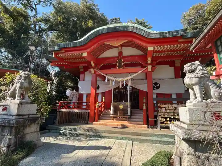 自由が丘熊野神社の{uncategorized: "未分類", other: "その他", undefined: "問題あり", building: "その他建物", grave: "お墓", sacred_gate: "鳥居", guardian: "狛犬", statue: "像", buddha: "仏像", history: "歴史", nature: "自然", garden: "庭園", animal: "動物", pagoda: "塔", temizu: "手水舎", mountain_gate: "山門・神門", sanctuary: "本殿・本堂", subordinate: "末社・摂社", art: "芸術", scenery: "景色", jizo: "地蔵", ema: "絵馬", goshuin: "御朱印", omikuji: "おみくじ", items: "授与品その他", amulet: "お守り", goshuincho: "御朱印帳", eats: "食事", festival: "お祭り", votive_dance: "神楽", shichigosan: "七五三参", wedding: "結婚式", experience: "体験その他", initially: "初詣", around: "周辺", anti_infection: "感染症対策"}