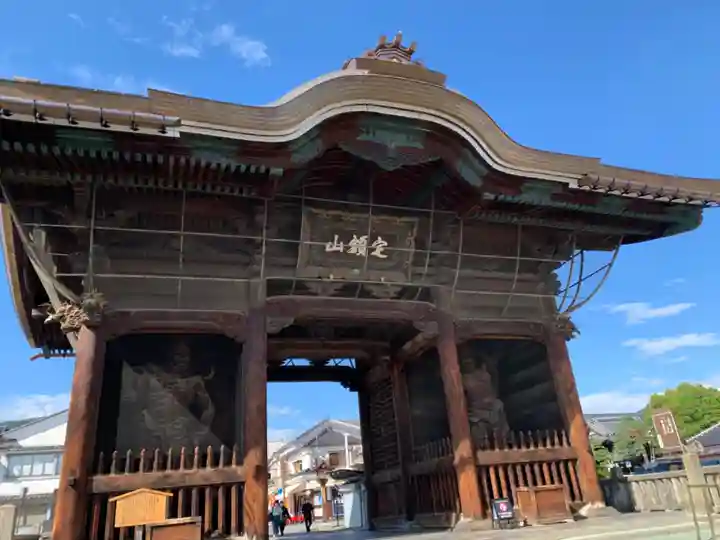 善光寺の山門・神門
