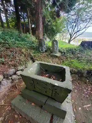 依田神社の手水舎