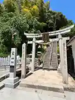 竈神社の{uncategorized: "未分類", other: "その他", undefined: "問題あり", building: "その他建物", grave: "お墓", sacred_gate: "鳥居", guardian: "狛犬", statue: "像", buddha: "仏像", history: "歴史", nature: "自然", garden: "庭園", animal: "動物", pagoda: "塔", temizu: "手水舎", mountain_gate: "山門・神門", sanctuary: "本殿・本堂", subordinate: "末社・摂社", art: "芸術", scenery: "景色", jizo: "地蔵", ema: "絵馬", goshuin: "御朱印", omikuji: "おみくじ", items: "授与品その他", amulet: "お守り", goshuincho: "御朱印帳", eats: "食事", festival: "お祭り", votive_dance: "神楽", shichigosan: "七五三参", wedding: "結婚式", experience: "体験その他", initially: "初詣", around: "周辺", anti_infection: "感染症対策"}