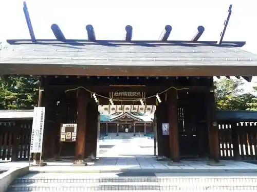 札幌護國神社の山門・神門