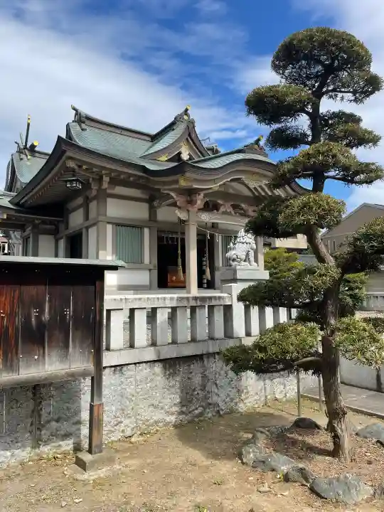 氷川神社の{uncategorized: "未分類", other: "その他", undefined: "問題あり", building: "その他建物", grave: "お墓", sacred_gate: "鳥居", guardian: "狛犬", statue: "像", buddha: "仏像", history: "歴史", nature: "自然", garden: "庭園", animal: "動物", pagoda: "塔", temizu: "手水舎", mountain_gate: "山門・神門", sanctuary: "本殿・本堂", subordinate: "末社・摂社", art: "芸術", scenery: "景色", jizo: "地蔵", ema: "絵馬", goshuin: "御朱印", omikuji: "おみくじ", items: "授与品その他", amulet: "お守り", goshuincho: "御朱印帳", eats: "食事", festival: "お祭り", votive_dance: "神楽", shichigosan: "七五三参", wedding: "結婚式", experience: "体験その他", initially: "初詣", around: "周辺", anti_infection: "感染症対策"}
