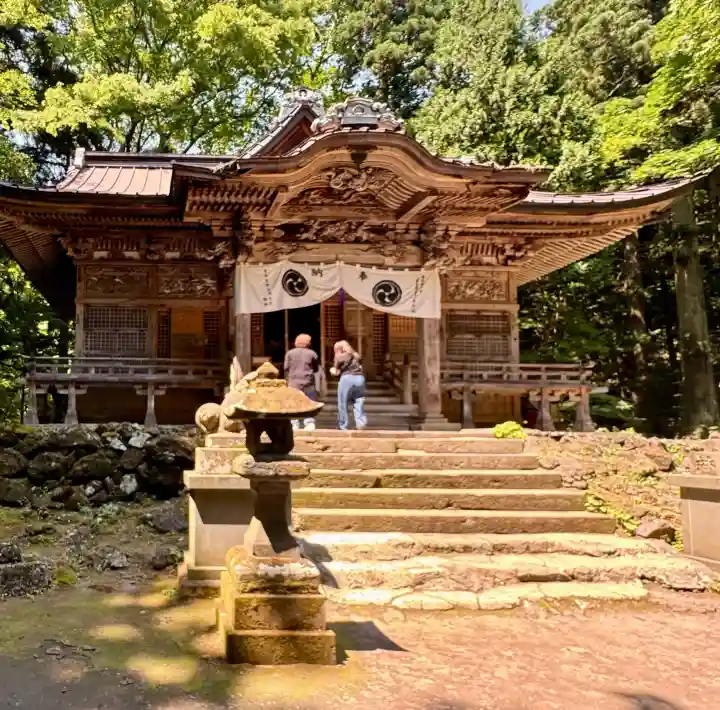 十和田神社の{uncategorized: "未分類", other: "その他", undefined: "問題あり", building: "その他建物", grave: "お墓", sacred_gate: "鳥居", guardian: "狛犬", statue: "像", buddha: "仏像", history: "歴史", nature: "自然", garden: "庭園", animal: "動物", pagoda: "塔", temizu: "手水舎", mountain_gate: "山門・神門", sanctuary: "本殿・本堂", subordinate: "末社・摂社", art: "芸術", scenery: "景色", jizo: "地蔵", ema: "絵馬", goshuin: "御朱印", omikuji: "おみくじ", items: "授与品その他", amulet: "お守り", goshuincho: "御朱印帳", eats: "食事", festival: "お祭り", votive_dance: "神楽", shichigosan: "七五三参", wedding: "結婚式", experience: "体験その他", initially: "初詣", around: "周辺", anti_infection: "感染症対策"}
