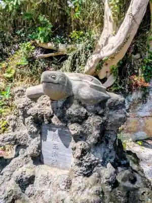 小動神社の{uncategorized: "未分類", other: "その他", undefined: "問題あり", building: "その他建物", grave: "お墓", sacred_gate: "鳥居", guardian: "狛犬", statue: "像", buddha: "仏像", history: "歴史", nature: "自然", garden: "庭園", animal: "動物", pagoda: "塔", temizu: "手水舎", mountain_gate: "山門・神門", sanctuary: "本殿・本堂", subordinate: "末社・摂社", art: "芸術", scenery: "景色", jizo: "地蔵", ema: "絵馬", goshuin: "御朱印", omikuji: "おみくじ", items: "授与品その他", amulet: "お守り", goshuincho: "御朱印帳", eats: "食事", festival: "お祭り", votive_dance: "神楽", shichigosan: "七五三参", wedding: "結婚式", experience: "体験その他", initially: "初詣", around: "周辺", anti_infection: "感染症対策"}