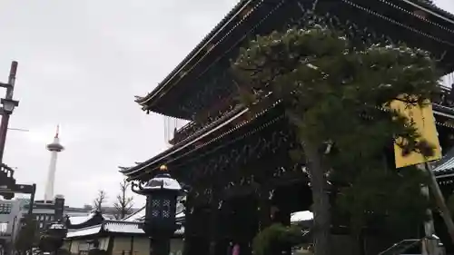 東本願寺（真宗本廟）の山門・神門