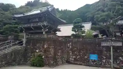 霊巌寺の山門・神門