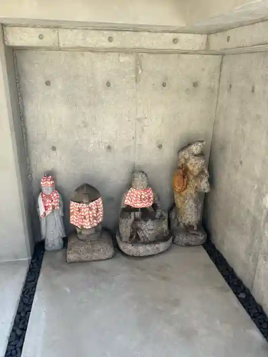 長栄寺の{uncategorized: "未分類", other: "その他", undefined: "問題あり", building: "その他建物", grave: "お墓", sacred_gate: "鳥居", guardian: "狛犬", statue: "像", buddha: "仏像", history: "歴史", nature: "自然", garden: "庭園", animal: "動物", pagoda: "塔", temizu: "手水舎", mountain_gate: "山門・神門", sanctuary: "本殿・本堂", subordinate: "末社・摂社", art: "芸術", scenery: "景色", jizo: "地蔵", ema: "絵馬", goshuin: "御朱印", omikuji: "おみくじ", items: "授与品その他", amulet: "お守り", goshuincho: "御朱印帳", eats: "食事", festival: "お祭り", votive_dance: "神楽", shichigosan: "七五三参", wedding: "結婚式", experience: "体験その他", initially: "初詣", around: "周辺", anti_infection: "感染症対策"}