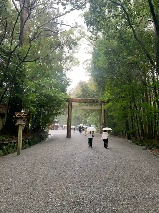 伊勢神宮内宮(皇大神宮)の{uncategorized: "未分類", other: "その他", undefined: "問題あり", building: "その他建物", grave: "お墓", sacred_gate: "鳥居", guardian: "狛犬", statue: "像", buddha: "仏像", history: "歴史", nature: "自然", garden: "庭園", animal: "動物", pagoda: "塔", temizu: "手水舎", mountain_gate: "山門・神門", sanctuary: "本殿・本堂", subordinate: "末社・摂社", art: "芸術", scenery: "景色", jizo: "地蔵", ema: "絵馬", goshuin: "御朱印", omikuji: "おみくじ", items: "授与品その他", amulet: "お守り", goshuincho: "御朱印帳", eats: "食事", festival: "お祭り", votive_dance: "神楽", shichigosan: "七五三参", wedding: "結婚式", experience: "体験その他", initially: "初詣", around: "周辺", anti_infection: "感染症対策"}
