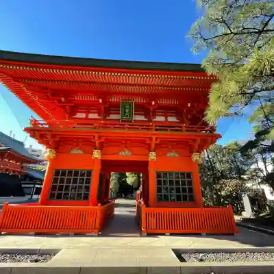 穴八幡宮の山門・神門