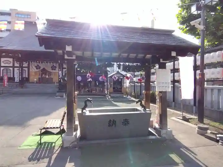 成田山札幌別院新栄寺の手水舎
