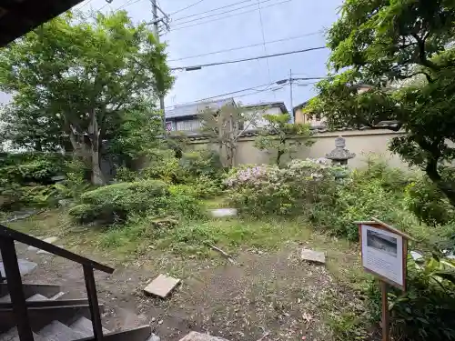 大田神社（賀茂別雷神社境外摂社）の{uncategorized: "未分類", other: "その他", undefined: "問題あり", building: "その他建物", grave: "お墓", sacred_gate: "鳥居", guardian: "狛犬", statue: "像", buddha: "仏像", history: "歴史", nature: "自然", garden: "庭園", animal: "動物", pagoda: "塔", temizu: "手水舎", mountain_gate: "山門・神門", sanctuary: "本殿・本堂", subordinate: "末社・摂社", art: "芸術", scenery: "景色", jizo: "地蔵", ema: "絵馬", goshuin: "御朱印", omikuji: "おみくじ", items: "授与品その他", amulet: "お守り", goshuincho: "御朱印帳", eats: "食事", festival: "お祭り", votive_dance: "神楽", shichigosan: "七五三参", wedding: "結婚式", experience: "体験その他", initially: "初詣", around: "周辺", anti_infection: "感染症対策"}