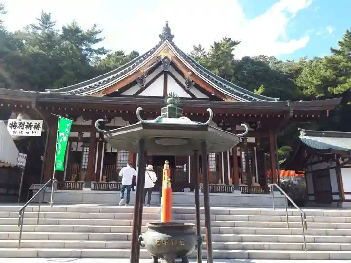 門戸厄神東光寺の本殿・本堂