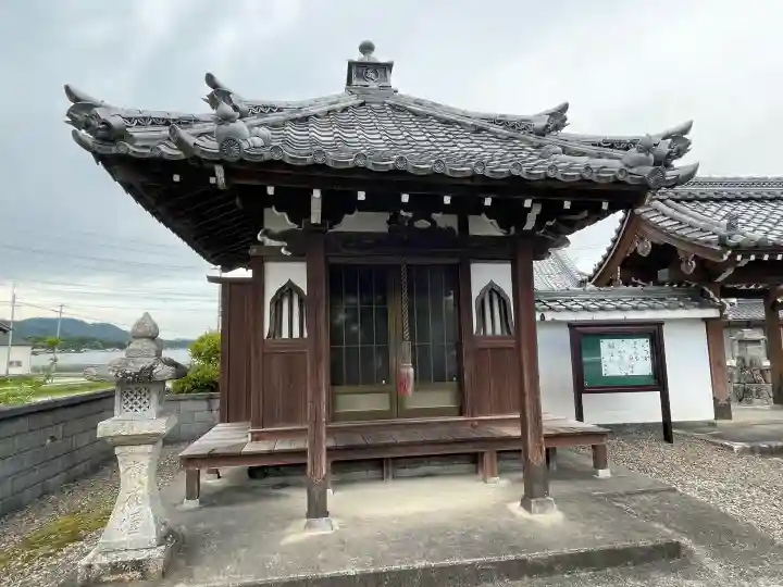 福量寺の{uncategorized: "未分類", other: "その他", undefined: "問題あり", building: "その他建物", grave: "お墓", sacred_gate: "鳥居", guardian: "狛犬", statue: "像", buddha: "仏像", history: "歴史", nature: "自然", garden: "庭園", animal: "動物", pagoda: "塔", temizu: "手水舎", mountain_gate: "山門・神門", sanctuary: "本殿・本堂", subordinate: "末社・摂社", art: "芸術", scenery: "景色", jizo: "地蔵", ema: "絵馬", goshuin: "御朱印", omikuji: "おみくじ", items: "授与品その他", amulet: "お守り", goshuincho: "御朱印帳", eats: "食事", festival: "お祭り", votive_dance: "神楽", shichigosan: "七五三参", wedding: "結婚式", experience: "体験その他", initially: "初詣", around: "周辺", anti_infection: "感染症対策"}
