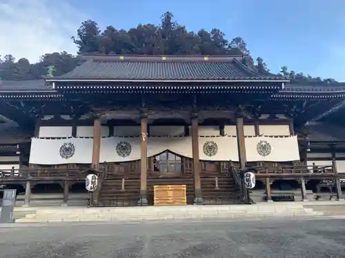 久遠寺の本殿・本堂