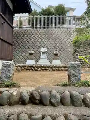 諏訪神社の{uncategorized: "未分類", other: "その他", undefined: "問題あり", building: "その他建物", grave: "お墓", sacred_gate: "鳥居", guardian: "狛犬", statue: "像", buddha: "仏像", history: "歴史", nature: "自然", garden: "庭園", animal: "動物", pagoda: "塔", temizu: "手水舎", mountain_gate: "山門・神門", sanctuary: "本殿・本堂", subordinate: "末社・摂社", art: "芸術", scenery: "景色", jizo: "地蔵", ema: "絵馬", goshuin: "御朱印", omikuji: "おみくじ", items: "授与品その他", amulet: "お守り", goshuincho: "御朱印帳", eats: "食事", festival: "お祭り", votive_dance: "神楽", shichigosan: "七五三参", wedding: "結婚式", experience: "体験その他", initially: "初詣", around: "周辺", anti_infection: "感染症対策"}
