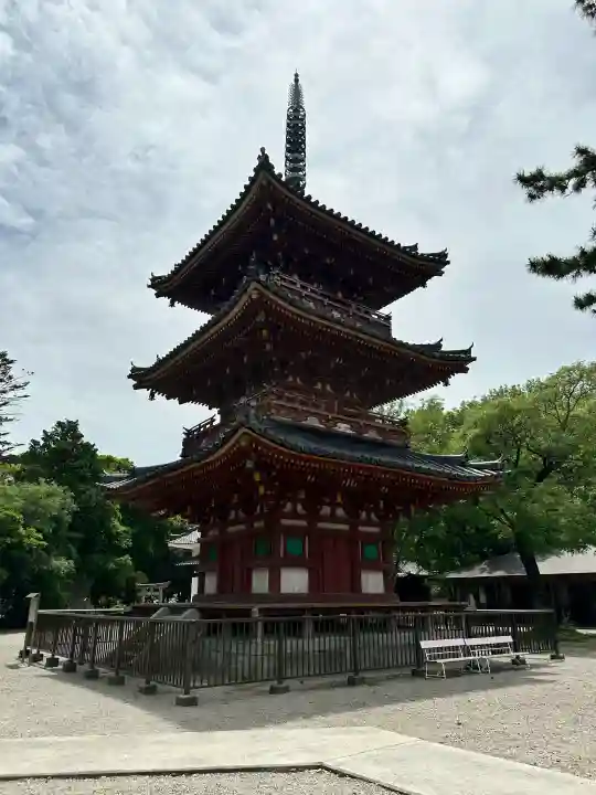 鶴林寺の{uncategorized: "未分類", other: "その他", undefined: "問題あり", building: "その他建物", grave: "お墓", sacred_gate: "鳥居", guardian: "狛犬", statue: "像", buddha: "仏像", history: "歴史", nature: "自然", garden: "庭園", animal: "動物", pagoda: "塔", temizu: "手水舎", mountain_gate: "山門・神門", sanctuary: "本殿・本堂", subordinate: "末社・摂社", art: "芸術", scenery: "景色", jizo: "地蔵", ema: "絵馬", goshuin: "御朱印", omikuji: "おみくじ", items: "授与品その他", amulet: "お守り", goshuincho: "御朱印帳", eats: "食事", festival: "お祭り", votive_dance: "神楽", shichigosan: "七五三参", wedding: "結婚式", experience: "体験その他", initially: "初詣", around: "周辺", anti_infection: "感染症対策"}