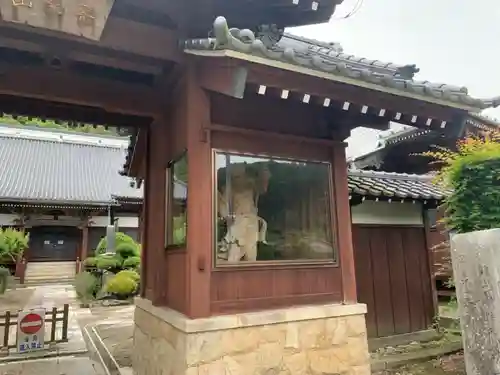 光明寺の山門