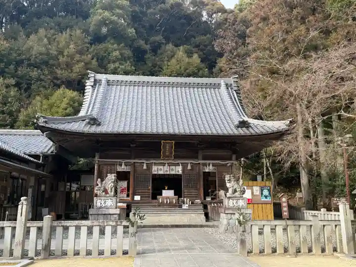 八幡神社松平東照宮の{uncategorized: "未分類", other: "その他", undefined: "問題あり", building: "その他建物", grave: "お墓", sacred_gate: "鳥居", guardian: "狛犬", statue: "像", buddha: "仏像", history: "歴史", nature: "自然", garden: "庭園", animal: "動物", pagoda: "塔", temizu: "手水舎", mountain_gate: "山門・神門", sanctuary: "本殿・本堂", subordinate: "末社・摂社", art: "芸術", scenery: "景色", jizo: "地蔵", ema: "絵馬", goshuin: "御朱印", omikuji: "おみくじ", items: "授与品その他", amulet: "お守り", goshuincho: "御朱印帳", eats: "食事", festival: "お祭り", votive_dance: "神楽", shichigosan: "七五三参", wedding: "結婚式", experience: "体験その他", initially: "初詣", around: "周辺", anti_infection: "感染症対策"}