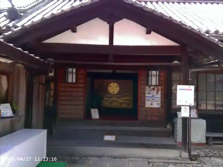 紀州東照宮の{uncategorized: "未分類", other: "その他", undefined: "問題あり", building: "その他建物", grave: "お墓", sacred_gate: "鳥居", guardian: "狛犬", statue: "像", buddha: "仏像", history: "歴史", nature: "自然", garden: "庭園", animal: "動物", pagoda: "塔", temizu: "手水舎", mountain_gate: "山門・神門", sanctuary: "本殿・本堂", subordinate: "末社・摂社", art: "芸術", scenery: "景色", jizo: "地蔵", ema: "絵馬", goshuin: "御朱印", omikuji: "おみくじ", items: "授与品その他", amulet: "お守り", goshuincho: "御朱印帳", eats: "食事", festival: "お祭り", votive_dance: "神楽", shichigosan: "七五三参", wedding: "結婚式", experience: "体験その他", initially: "初詣", around: "周辺", anti_infection: "感染症対策"}