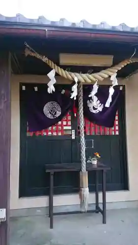 寄居稲荷神社の本殿・本堂