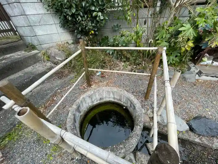 石仏(しんびょうしの霊水)の{uncategorized: "未分類", other: "その他", undefined: "問題あり", building: "その他建物", grave: "お墓", sacred_gate: "鳥居", guardian: "狛犬", statue: "像", buddha: "仏像", history: "歴史", nature: "自然", garden: "庭園", animal: "動物", pagoda: "塔", temizu: "手水舎", mountain_gate: "山門・神門", sanctuary: "本殿・本堂", subordinate: "末社・摂社", art: "芸術", scenery: "景色", jizo: "地蔵", ema: "絵馬", goshuin: "御朱印", omikuji: "おみくじ", items: "授与品その他", amulet: "お守り", goshuincho: "御朱印帳", eats: "食事", festival: "お祭り", votive_dance: "神楽", shichigosan: "七五三参", wedding: "結婚式", experience: "体験その他", initially: "初詣", around: "周辺", anti_infection: "感染症対策"}