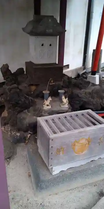 杉森稲荷の本殿・本堂