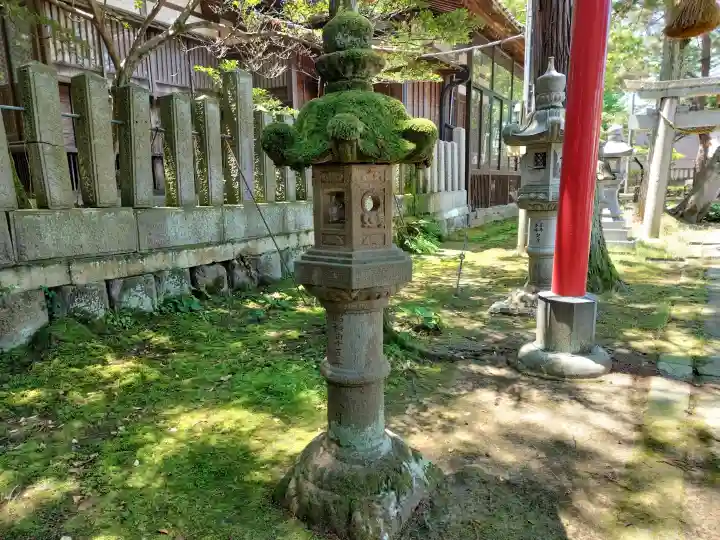 多太神社の{uncategorized: "未分類", other: "その他", undefined: "問題あり", building: "その他建物", grave: "お墓", sacred_gate: "鳥居", guardian: "狛犬", statue: "像", buddha: "仏像", history: "歴史", nature: "自然", garden: "庭園", animal: "動物", pagoda: "塔", temizu: "手水舎", mountain_gate: "山門・神門", sanctuary: "本殿・本堂", subordinate: "末社・摂社", art: "芸術", scenery: "景色", jizo: "地蔵", ema: "絵馬", goshuin: "御朱印", omikuji: "おみくじ", items: "授与品その他", amulet: "お守り", goshuincho: "御朱印帳", eats: "食事", festival: "お祭り", votive_dance: "神楽", shichigosan: "七五三参", wedding: "結婚式", experience: "体験その他", initially: "初詣", around: "周辺", anti_infection: "感染症対策"}