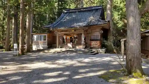 雄山神社中宮祈願殿の本殿