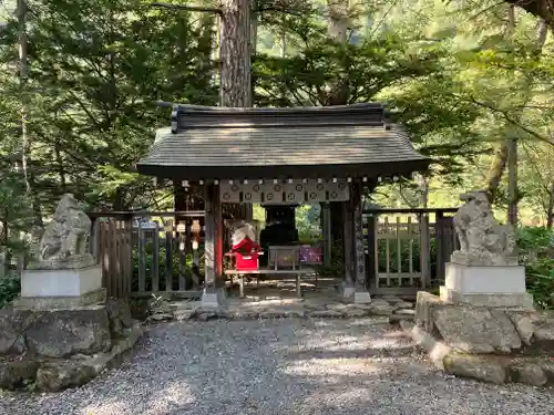 穂高神社奥宮の本殿