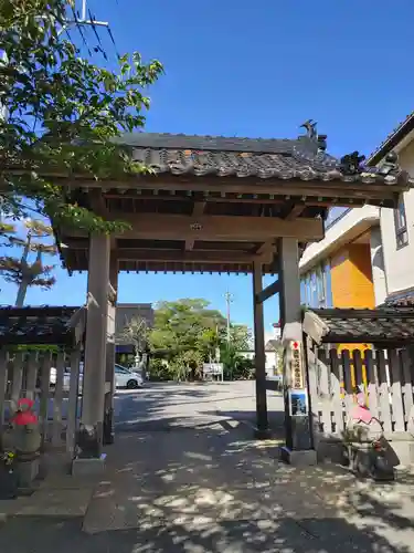 持地院の山門