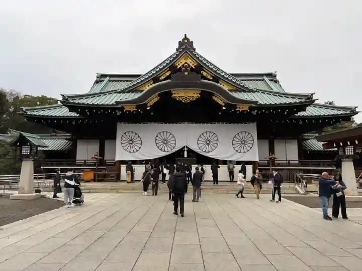 靖國神社の{uncategorized: "未分類", other: "その他", undefined: "問題あり", building: "その他建物", grave: "お墓", sacred_gate: "鳥居", guardian: "狛犬", statue: "像", buddha: "仏像", history: "歴史", nature: "自然", garden: "庭園", animal: "動物", pagoda: "塔", temizu: "手水舎", mountain_gate: "山門・神門", sanctuary: "本殿・本堂", subordinate: "末社・摂社", art: "芸術", scenery: "景色", jizo: "地蔵", ema: "絵馬", goshuin: "御朱印", omikuji: "おみくじ", items: "授与品その他", amulet: "お守り", goshuincho: "御朱印帳", eats: "食事", festival: "お祭り", votive_dance: "神楽", shichigosan: "七五三参", wedding: "結婚式", experience: "体験その他", initially: "初詣", around: "周辺", anti_infection: "感染症対策"}