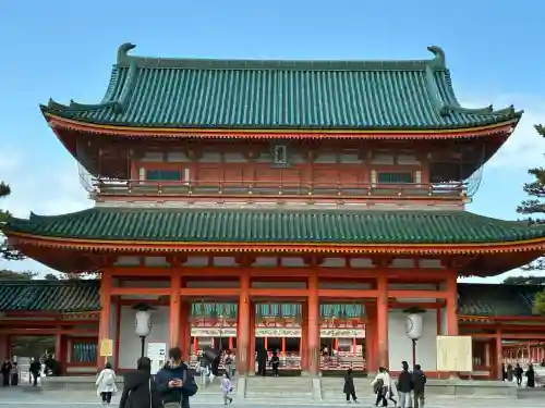 平安神宮の{uncategorized: "未分類", other: "その他", undefined: "問題あり", building: "その他建物", grave: "お墓", sacred_gate: "鳥居", guardian: "狛犬", statue: "像", buddha: "仏像", history: "歴史", nature: "自然", garden: "庭園", animal: "動物", pagoda: "塔", temizu: "手水舎", mountain_gate: "山門・神門", sanctuary: "本殿・本堂", subordinate: "末社・摂社", art: "芸術", scenery: "景色", jizo: "地蔵", ema: "絵馬", goshuin: "御朱印", omikuji: "おみくじ", items: "授与品その他", amulet: "お守り", goshuincho: "御朱印帳", eats: "食事", festival: "お祭り", votive_dance: "神楽", shichigosan: "七五三参", wedding: "結婚式", experience: "体験その他", initially: "初詣", around: "周辺", anti_infection: "感染症対策"}