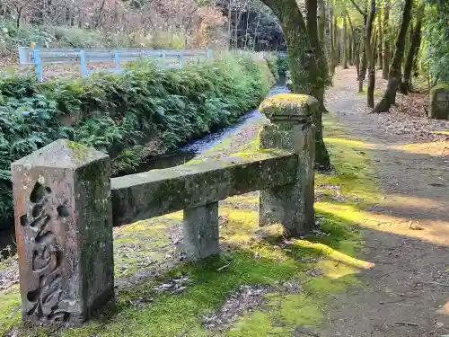 水神の建物その他