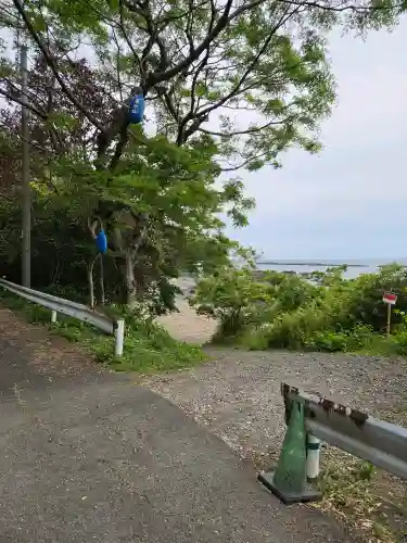 港神社の{uncategorized: "未分類", other: "その他", undefined: "問題あり", building: "その他建物", grave: "お墓", sacred_gate: "鳥居", guardian: "狛犬", statue: "像", buddha: "仏像", history: "歴史", nature: "自然", garden: "庭園", animal: "動物", pagoda: "塔", temizu: "手水舎", mountain_gate: "山門・神門", sanctuary: "本殿・本堂", subordinate: "末社・摂社", art: "芸術", scenery: "景色", jizo: "地蔵", ema: "絵馬", goshuin: "御朱印", omikuji: "おみくじ", items: "授与品その他", amulet: "お守り", goshuincho: "御朱印帳", eats: "食事", festival: "お祭り", votive_dance: "神楽", shichigosan: "七五三参", wedding: "結婚式", experience: "体験その他", initially: "初詣", around: "周辺", anti_infection: "感染症対策"}