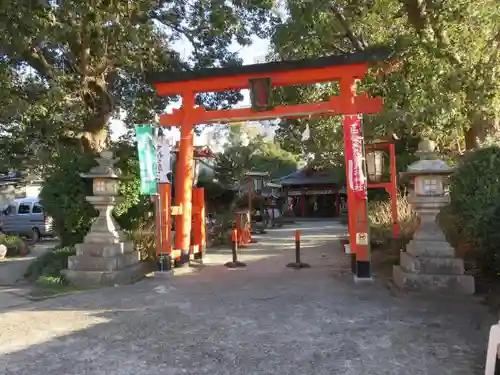 源九郎稲荷神社の鳥居