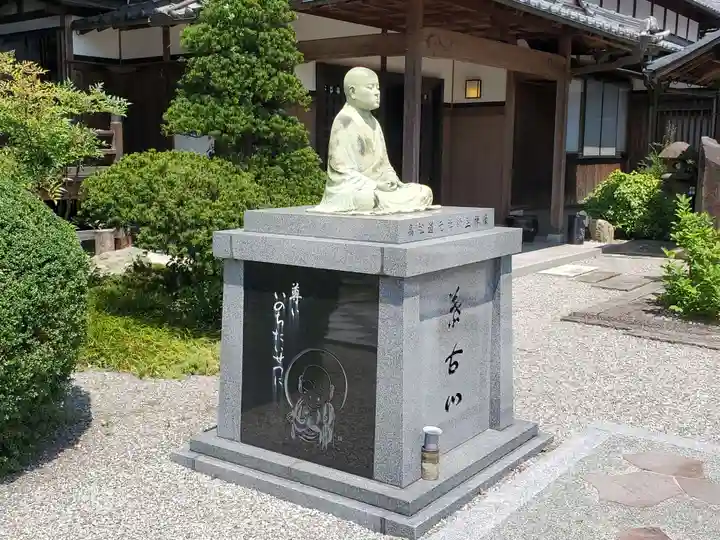 阿弥陀寺の像