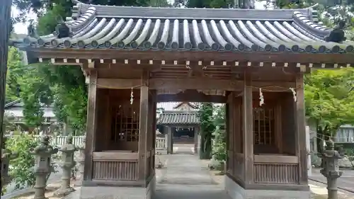 由加神社（和気由加神社）の山門