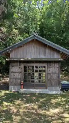 黒木神社の{uncategorized: "未分類", other: "その他", undefined: "問題あり", building: "その他建物", grave: "お墓", sacred_gate: "鳥居", guardian: "狛犬", statue: "像", buddha: "仏像", history: "歴史", nature: "自然", garden: "庭園", animal: "動物", pagoda: "塔", temizu: "手水舎", mountain_gate: "山門・神門", sanctuary: "本殿・本堂", subordinate: "末社・摂社", art: "芸術", scenery: "景色", jizo: "地蔵", ema: "絵馬", goshuin: "御朱印", omikuji: "おみくじ", items: "授与品その他", amulet: "お守り", goshuincho: "御朱印帳", eats: "食事", festival: "お祭り", votive_dance: "神楽", shichigosan: "七五三参", wedding: "結婚式", experience: "体験その他", initially: "初詣", around: "周辺", anti_infection: "感染症対策"}