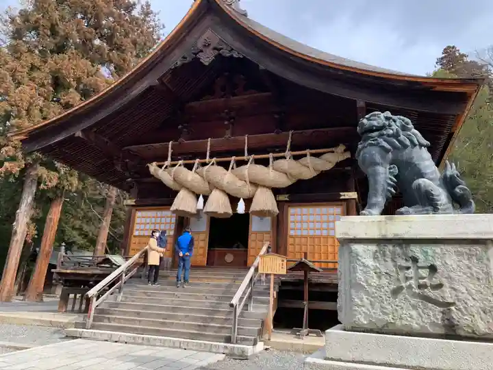 諏訪大社下社秋宮の本殿・本堂