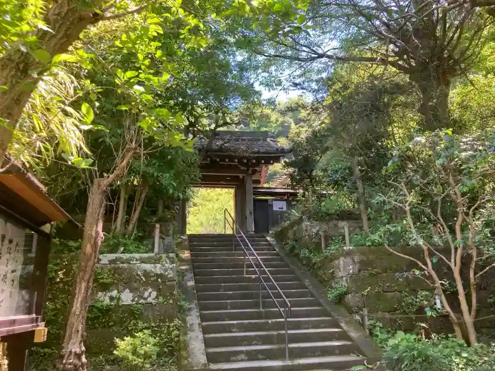 黄梅院(円覚寺塔頭)の{uncategorized: "未分類", other: "その他", undefined: "問題あり", building: "その他建物", grave: "お墓", sacred_gate: "鳥居", guardian: "狛犬", statue: "像", buddha: "仏像", history: "歴史", nature: "自然", garden: "庭園", animal: "動物", pagoda: "塔", temizu: "手水舎", mountain_gate: "山門・神門", sanctuary: "本殿・本堂", subordinate: "末社・摂社", art: "芸術", scenery: "景色", jizo: "地蔵", ema: "絵馬", goshuin: "御朱印", omikuji: "おみくじ", items: "授与品その他", amulet: "お守り", goshuincho: "御朱印帳", eats: "食事", festival: "お祭り", votive_dance: "神楽", shichigosan: "七五三参", wedding: "結婚式", experience: "体験その他", initially: "初詣", around: "周辺", anti_infection: "感染症対策"}