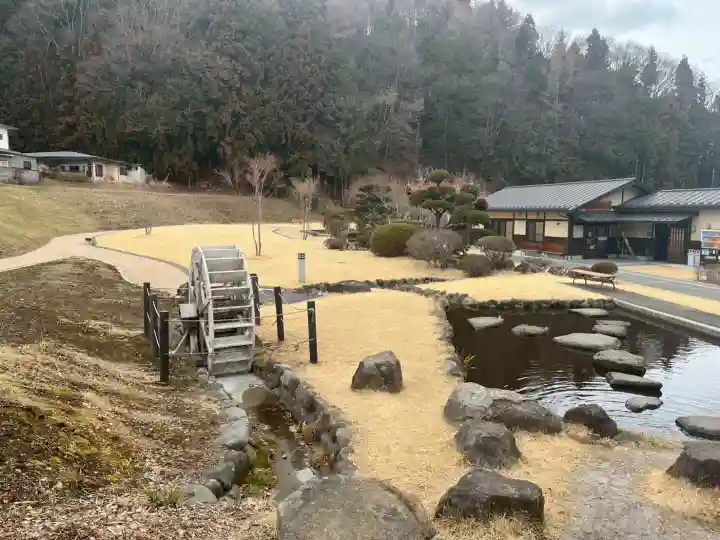 諏訪大社上社前宮の{uncategorized: "未分類", other: "その他", undefined: "問題あり", building: "その他建物", grave: "お墓", sacred_gate: "鳥居", guardian: "狛犬", statue: "像", buddha: "仏像", history: "歴史", nature: "自然", garden: "庭園", animal: "動物", pagoda: "塔", temizu: "手水舎", mountain_gate: "山門・神門", sanctuary: "本殿・本堂", subordinate: "末社・摂社", art: "芸術", scenery: "景色", jizo: "地蔵", ema: "絵馬", goshuin: "御朱印", omikuji: "おみくじ", items: "授与品その他", amulet: "お守り", goshuincho: "御朱印帳", eats: "食事", festival: "お祭り", votive_dance: "神楽", shichigosan: "七五三参", wedding: "結婚式", experience: "体験その他", initially: "初詣", around: "周辺", anti_infection: "感染症対策"}