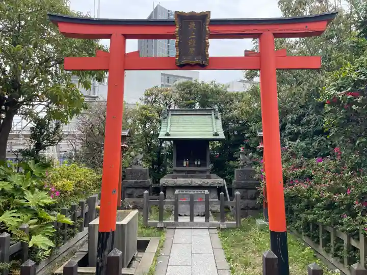 最上稲荷の{uncategorized: "未分類", other: "その他", undefined: "問題あり", building: "その他建物", grave: "お墓", sacred_gate: "鳥居", guardian: "狛犬", statue: "像", buddha: "仏像", history: "歴史", nature: "自然", garden: "庭園", animal: "動物", pagoda: "塔", temizu: "手水舎", mountain_gate: "山門・神門", sanctuary: "本殿・本堂", subordinate: "末社・摂社", art: "芸術", scenery: "景色", jizo: "地蔵", ema: "絵馬", goshuin: "御朱印", omikuji: "おみくじ", items: "授与品その他", amulet: "お守り", goshuincho: "御朱印帳", eats: "食事", festival: "お祭り", votive_dance: "神楽", shichigosan: "七五三参", wedding: "結婚式", experience: "体験その他", initially: "初詣", around: "周辺", anti_infection: "感染症対策"}