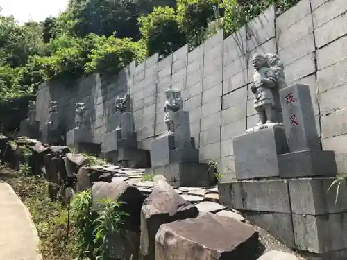 妙音寺の像