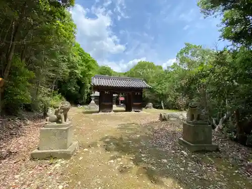 瀧神社の山門